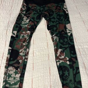 Women's Reversible camo/Badass leggings